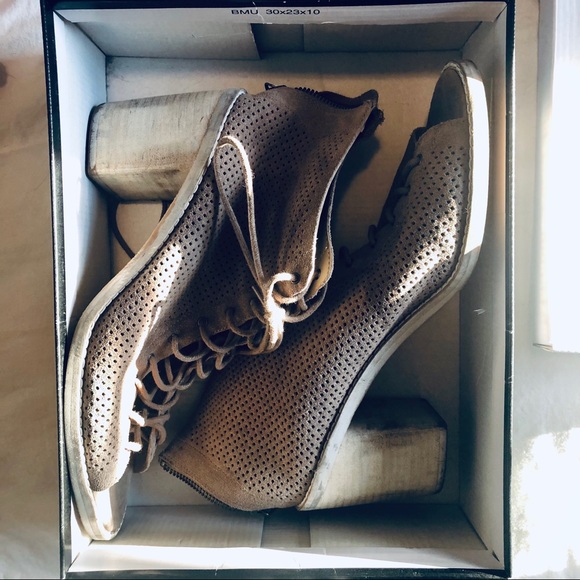 DOLCE VITA MORIE PERFORATED HEELED SIZE 10 - Picture 3 of 8